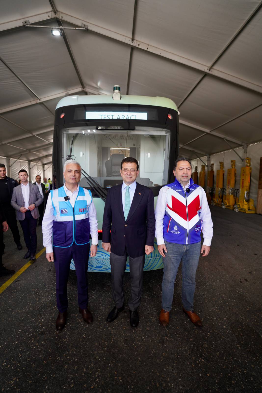 İmamoğlu 420 Yolcu Kapasiteli Yeni Elektrikli Metrobüsleri Tanıttı! Görenler Hayran Oldu 12